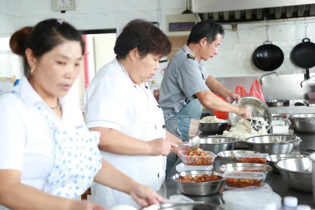 湯姆食堂不打烊 行政后勤有保障 | 江蘇湯姆集團(tuán)行政后勤全力以赴做好員工用餐保障工作！